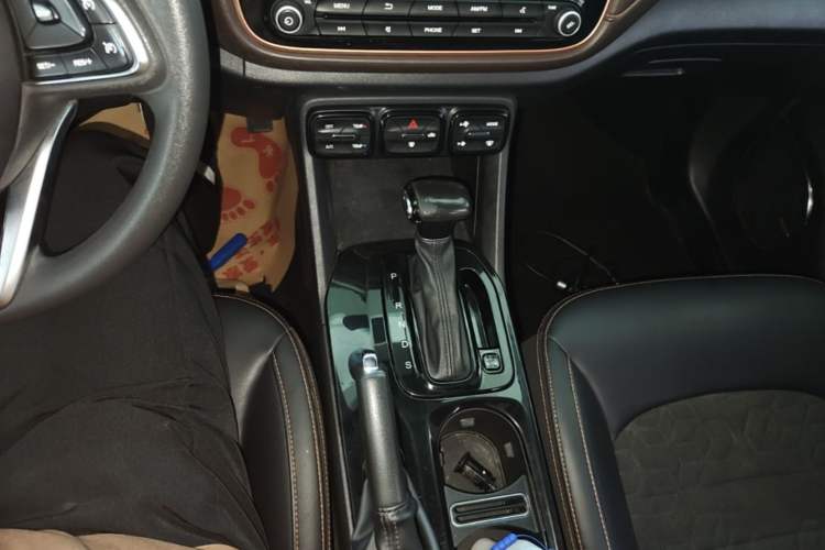 Used GAC Trumpchi GS3 2017 150N Automatic Elite Edition Gear Lever