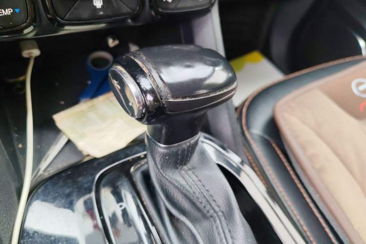 Used GAC Trumpchi GS3 2017 150N Automatic Elite Edition Gear Lever