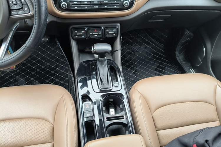 Used GAC Trumpchi GS3 2017 200T Automatic Luxury Edition Gear Lever