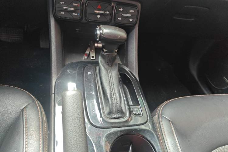 Used GAC Trumpchi GS3 2017 150N Automatic Elite Edition Gear Lever