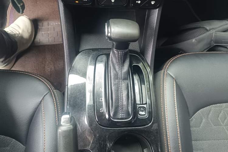 Used GAC Trumpchi GS3 2017 150N Automatic Elite Edition Gear Lever