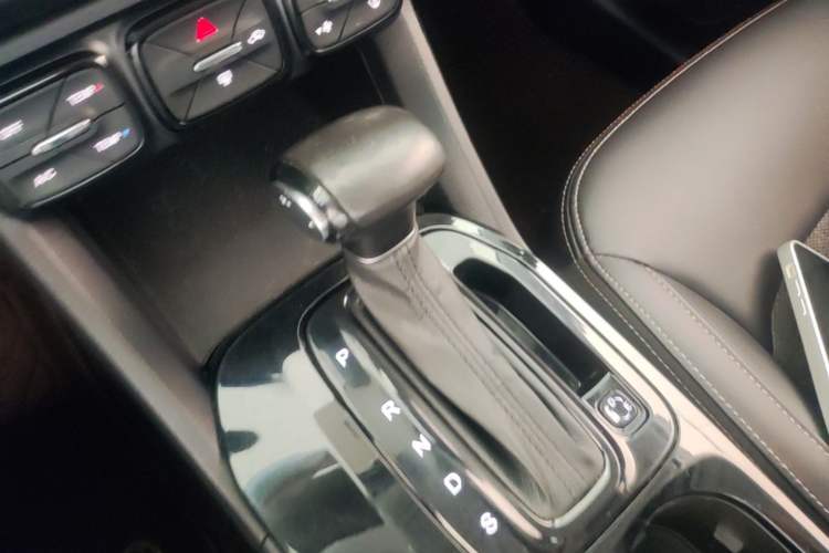 Used GAC Trumpchi GS3 2017 150N Automatic Elite Edition Gear Lever