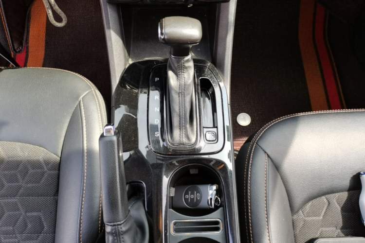 Used GAC Trumpchi GS3 2017 150N Automatic Elite Edition Gear Lever