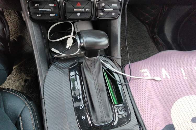 Used GAC Trumpchi GS3 2017 150N Automatic Elite Edition Gear Lever