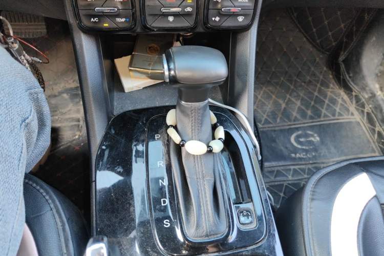 Used GAC Trumpchi GS3 2017 150N Automatic Elite Edition Gear Lever