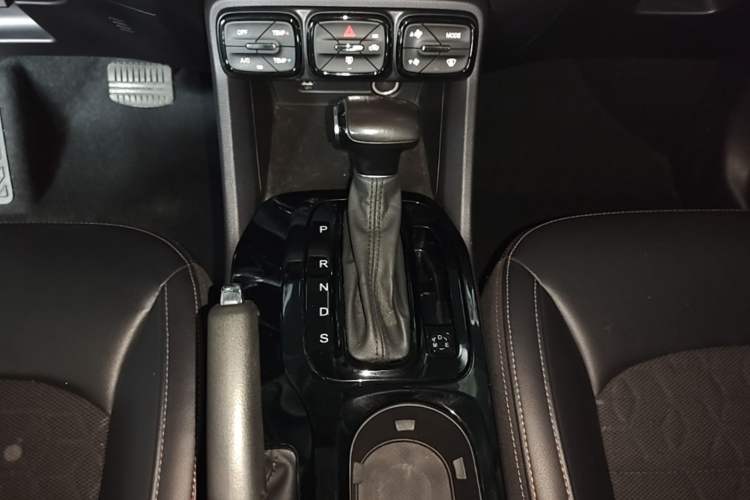 Used GAC Trumpchi GS3 2017 150N Automatic Elite Edition Gear Lever