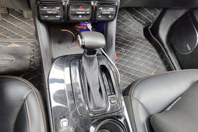Used GAC Trumpchi GS3 2017 150N Automatic Elite Edition Gear Lever