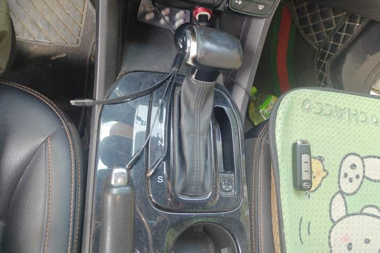 Used GAC Trumpchi GS3 2017 200T Automatic Elite Edition Gear Lever