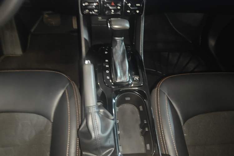 Used GAC Trumpchi GS3 2017 150N Automatic Elite Edition Gear Lever