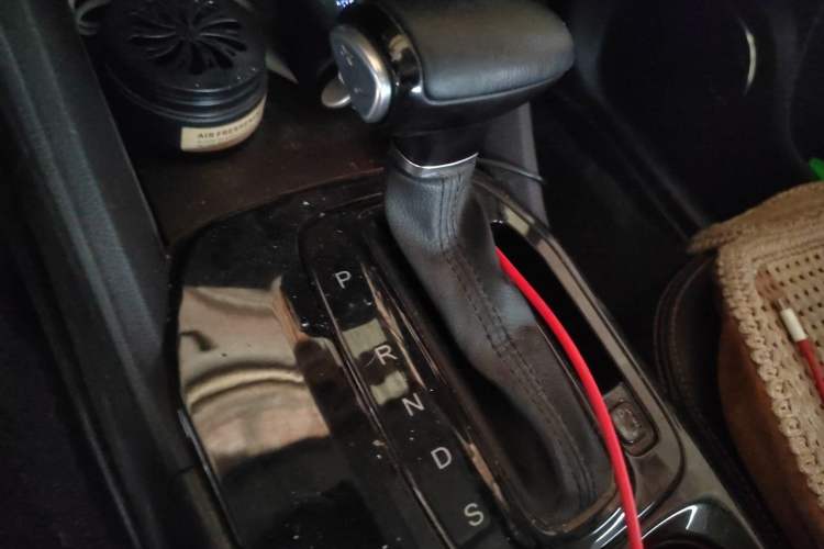 Used GAC Trumpchi GS3 2017 200T Automatic Luxury Edition Gear Lever