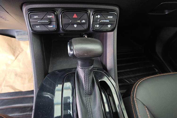 Used GAC Trumpchi GS3 2017 200T Automatic Elite Edition Gear Lever