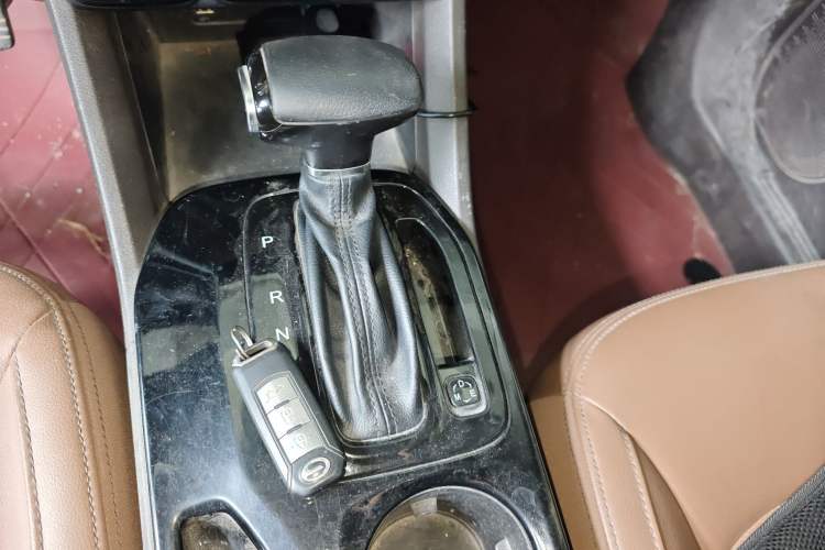 Used GAC Trumpchi GS3 2017 200T Automatic Luxury Edition Gear Lever