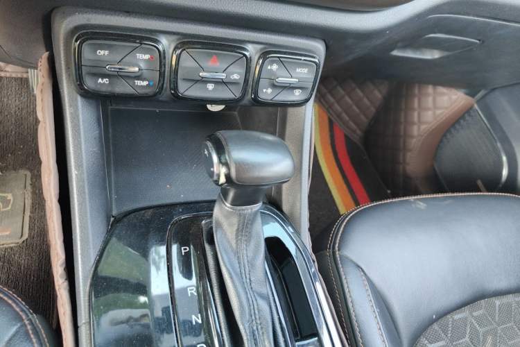 Used GAC Trumpchi GS3 2017 150N Automatic Elite Edition Gear Lever