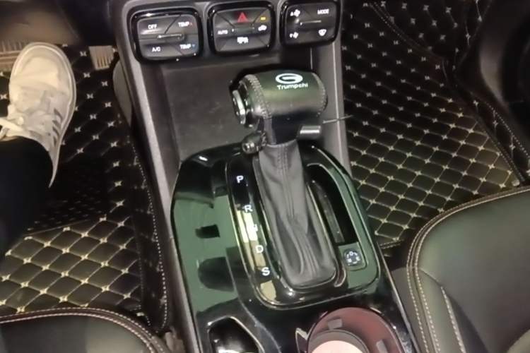 Used GAC Trumpchi GS3 2017 200T Automatic Luxury Edition Gear Lever
