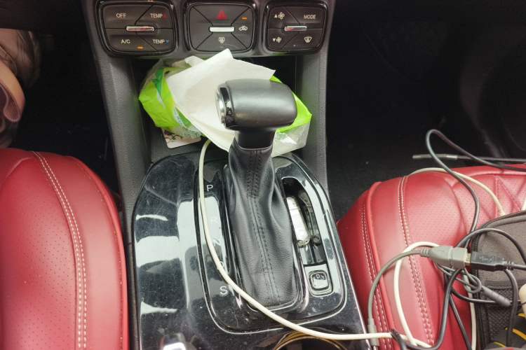 Used GAC Trumpchi GS3 2017 150N Automatic Elite Edition Gear Lever