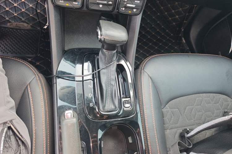 Used GAC Trumpchi GS3 2017 150N Automatic Elite Edition Gear Lever