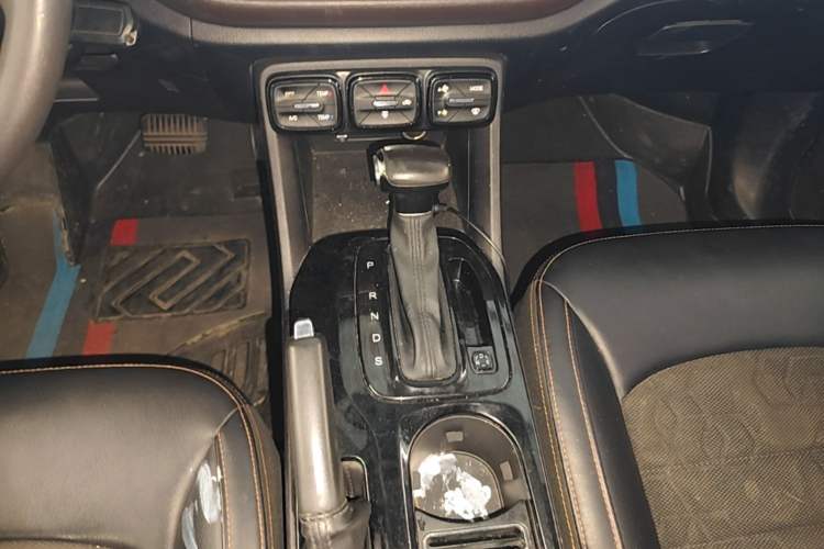 Used GAC Trumpchi GS3 2017 150N Automatic Elite Edition Gear Lever