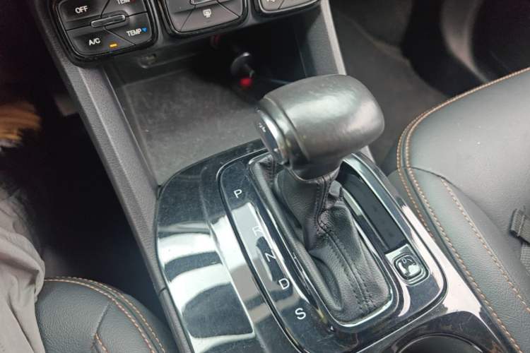 Used GAC Trumpchi GS3 2017 150N Automatic Elite Edition Gear Lever
