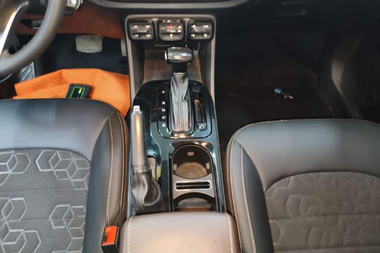 Used GAC Trumpchi GS3 2017 150N Automatic Elite Edition Gear Lever
