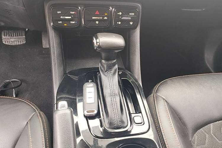 Used GAC Trumpchi GS3 2017 200T Automatic Elite Edition Gear Lever
