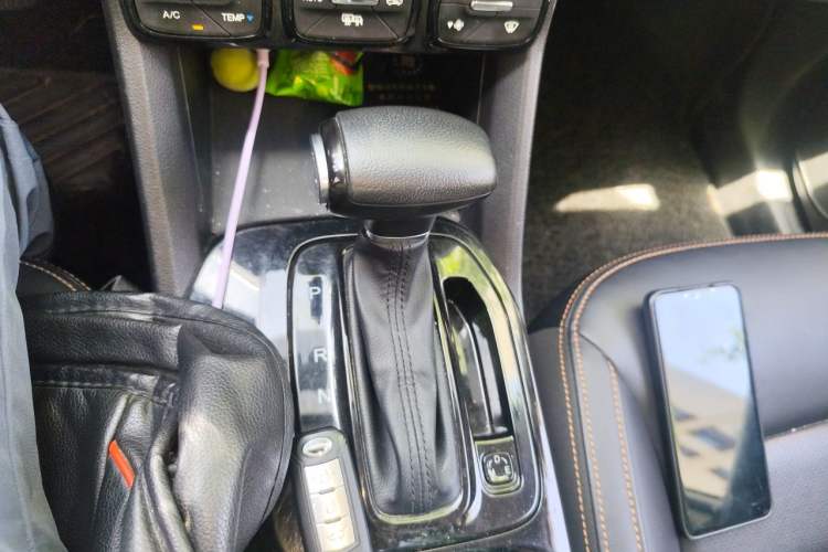 Used GAC Trumpchi GS3 2017 200T Automatic Luxury Edition Gear Lever