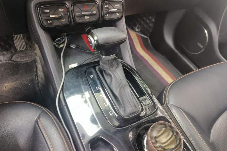 Used GAC Trumpchi GS3 2017 200T Automatic Luxury Edition Gear Lever