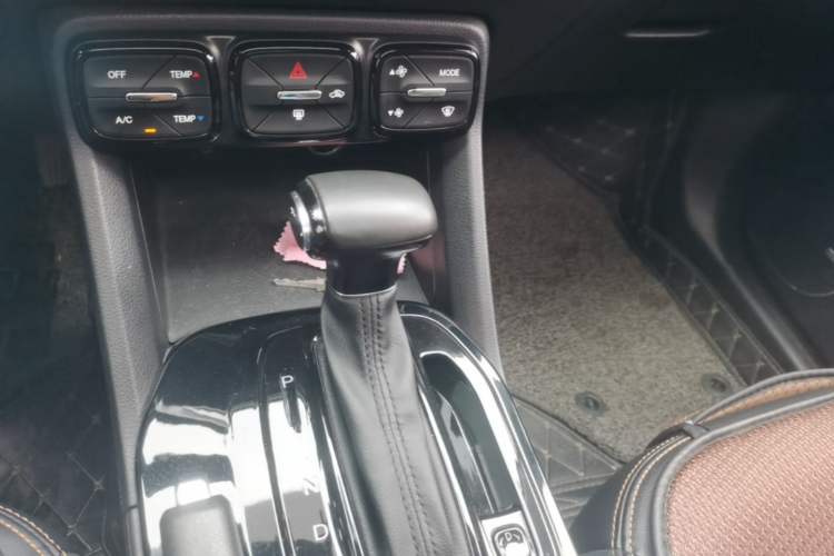 Used GAC Trumpchi GS3 2017 150N Automatic Elite Edition Gear Lever