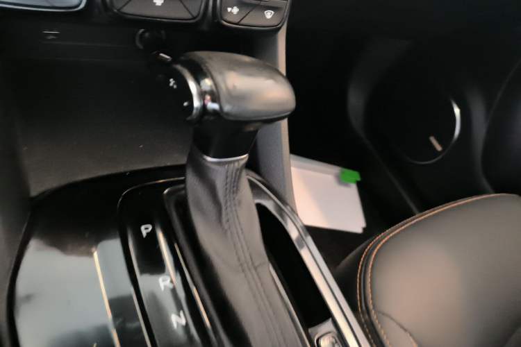 Used GAC Trumpchi GS3 2017 150N Automatic Elite Edition Gear Lever
