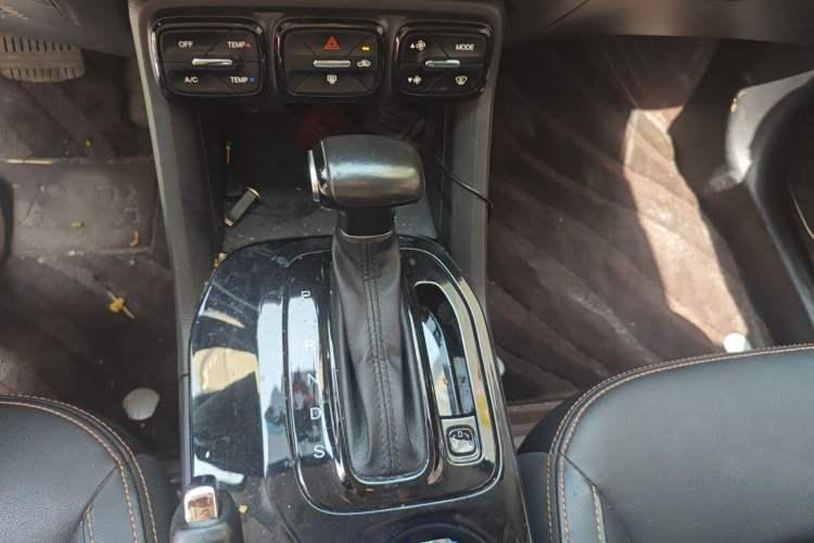 Used GAC Trumpchi GS3 2017 150N Automatic Elite Edition Gear Lever