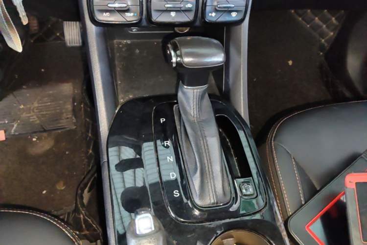 Used GAC Trumpchi GS3 2017 150N Automatic Elite Edition Gear Lever