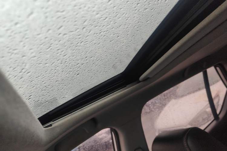 Used GAC Trumpchi GS3 2017 150N Automatic Elite Edition Headliner