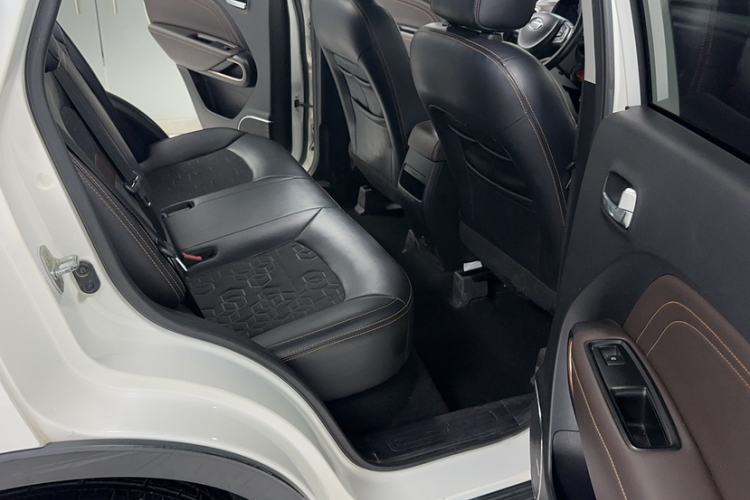 Used GAC Trumpchi GS3 2017 150N Automatic Elite Edition Interior 2
