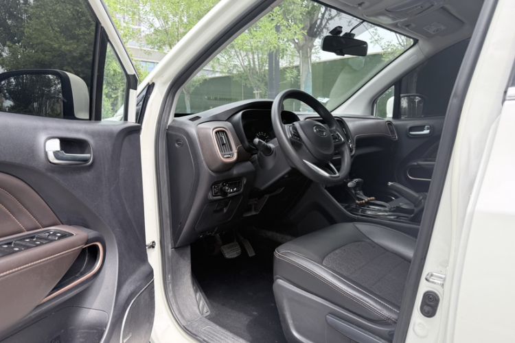 Used GAC Trumpchi GS3 2017 150N Automatic Elite Edition Interior 2