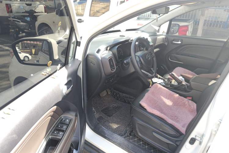 Used GAC Trumpchi GS3 2017 150N Automatic Elite Edition Interior 3