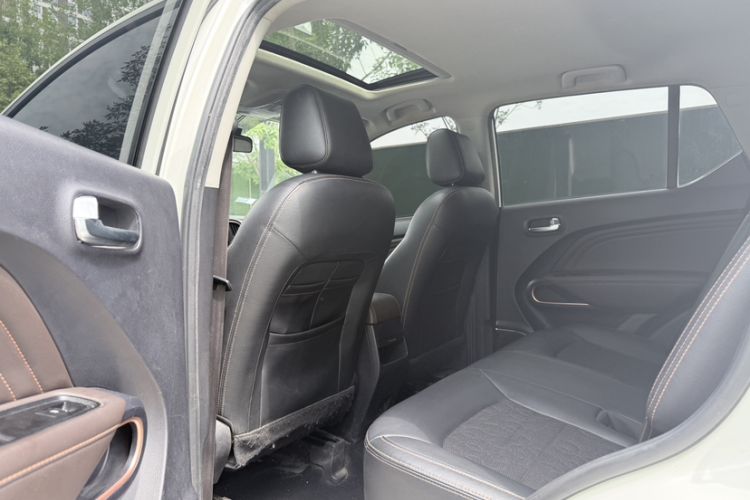 Used GAC Trumpchi GS3 2017 150N Automatic Elite Edition Interior 3