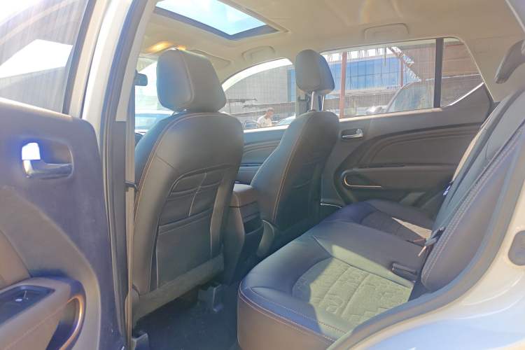 Used GAC Trumpchi GS3 2017 150N Manual Elite Edition Interior 3