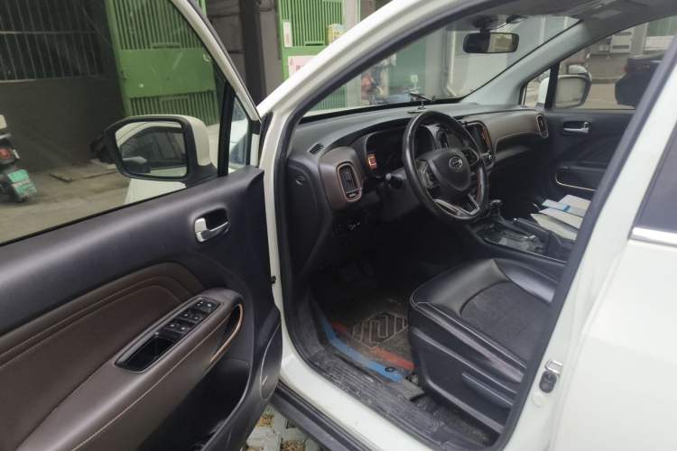 Used GAC Trumpchi GS3 2017 200T Automatic Elite Edition Interior 3