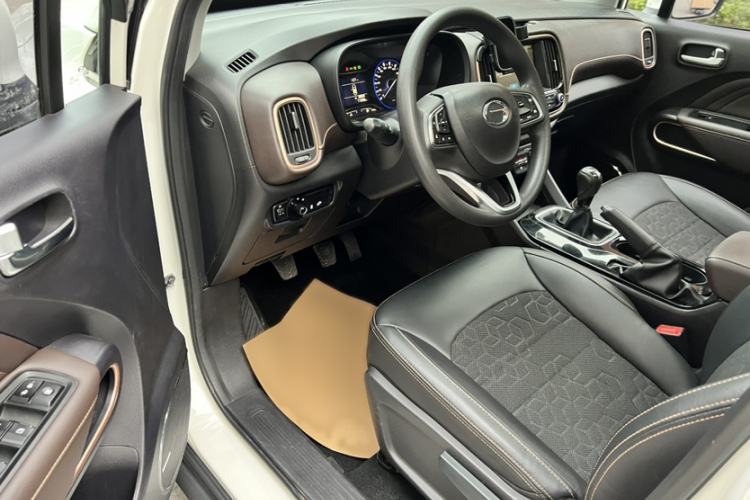 Used GAC Trumpchi GS3 2017 150N Manual Elite Edition Interior 4