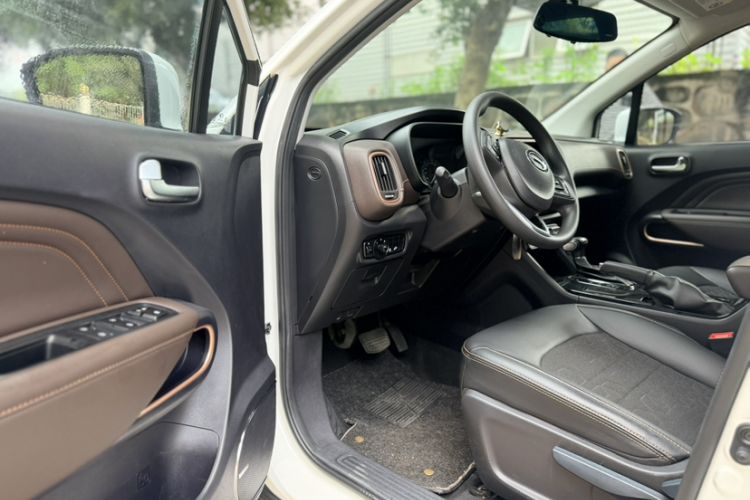 Used GAC Trumpchi GS3 2017 150N Automatic Elite Edition Interior 5