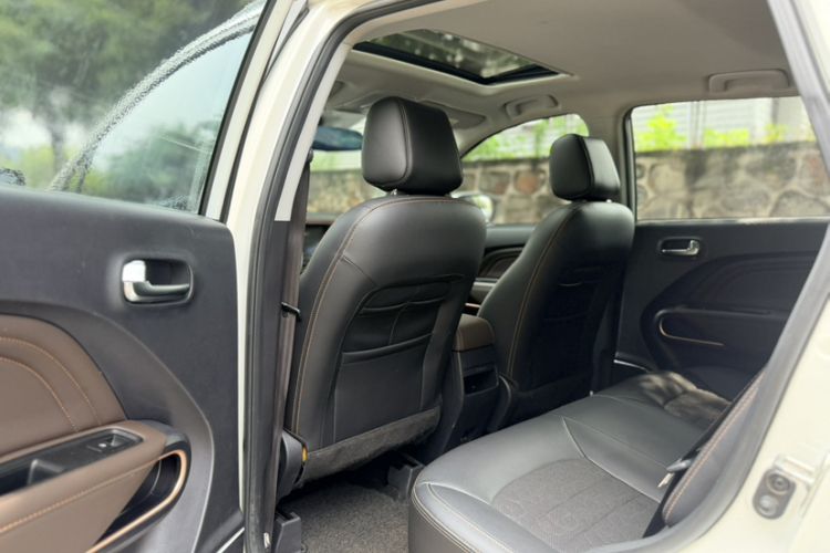 Used GAC Trumpchi GS3 2017 150N Automatic Elite Edition Interior 6