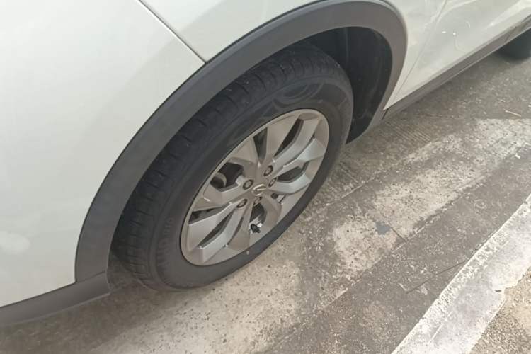 Used GAC Trumpchi GS3 2017 150N Automatic Elite Edition Left Front Wheel Hub