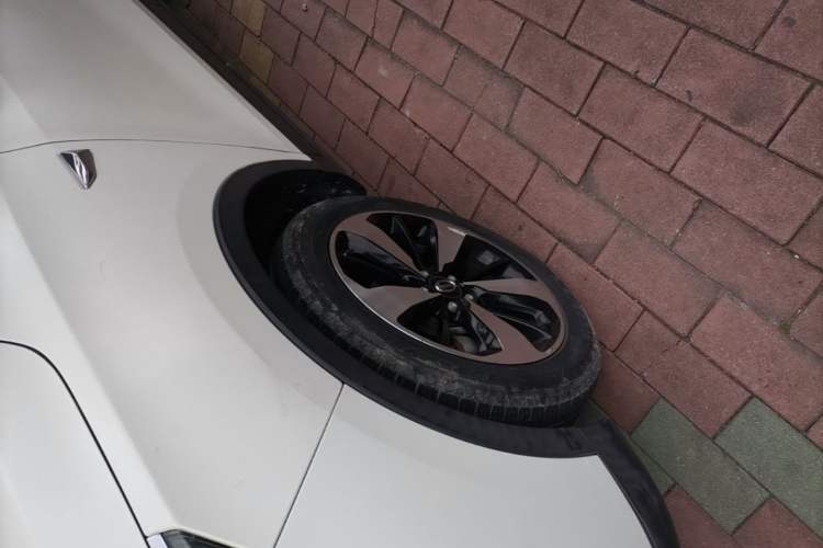 Used GAC Trumpchi GS3 2017 200T Automatic Luxury Edition Left Front Wheel Hub