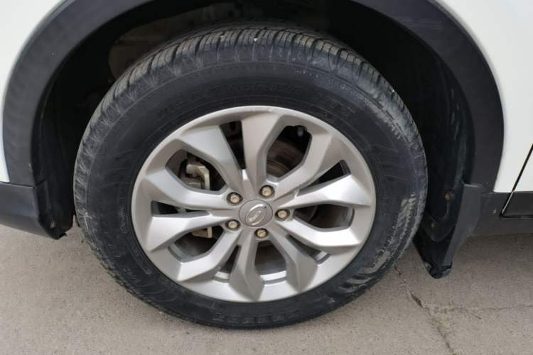 Used GAC Trumpchi GS3 2017 150N Automatic Elite Edition Left Front Wheel Hub
