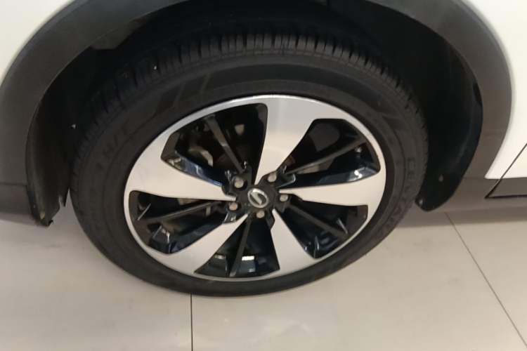 Used GAC Trumpchi GS3 2017 200T Automatic Luxury Edition Left Front Wheel Hub