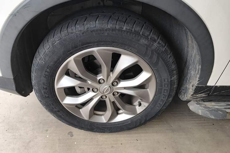 Used GAC Trumpchi GS3 2017 150N Automatic Elite Edition Left Front Wheel Hub