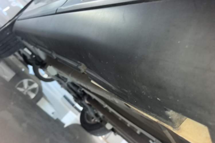 Used GAC Trumpchi GS3 2017 150N Automatic Elite Edition Left Side Sill