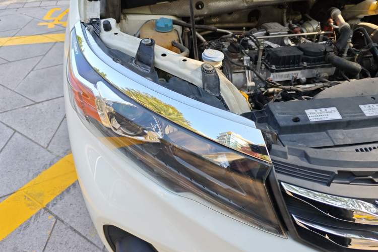 Used GAC Trumpchi GS3 2017 200T Automatic Prestige Edition Right Front Headlight