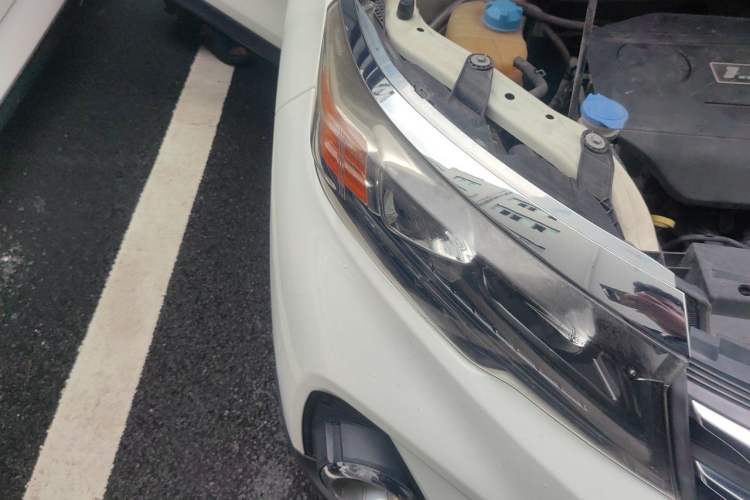 Used GAC Trumpchi GS3 2017 150N Automatic Elite Edition Right Front Headlight