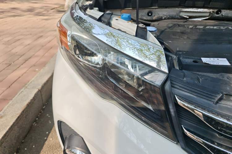 Used GAC Trumpchi GS3 2017 150N Automatic Elite Edition Right Front Headlight