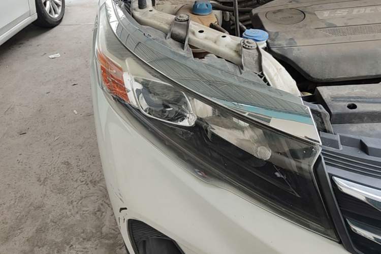 Used GAC Trumpchi GS3 2017 150N Automatic Elite Edition Right Front Headlight